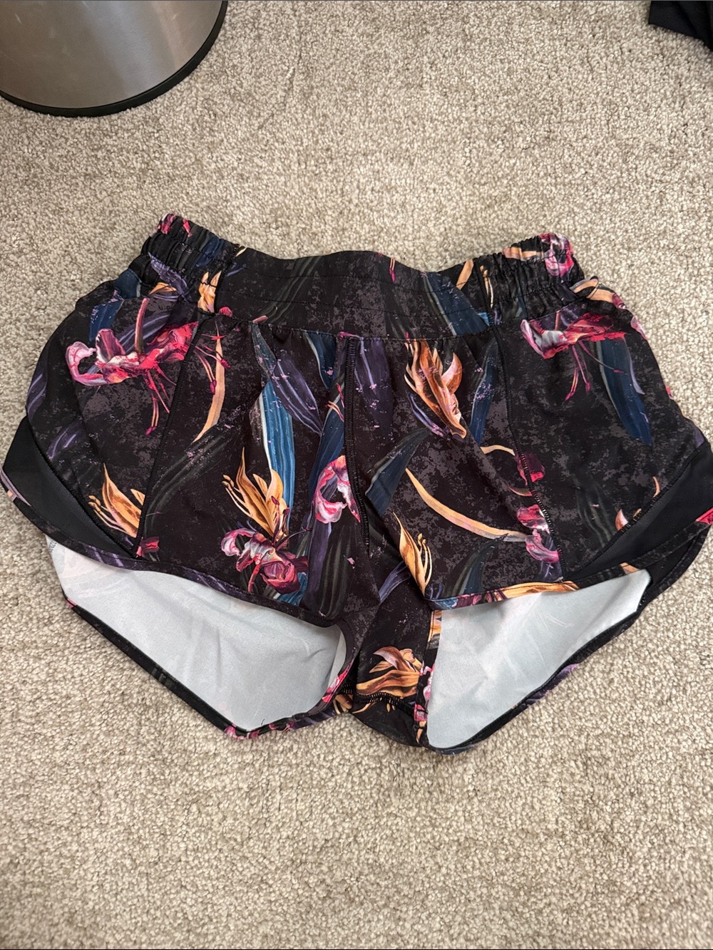Lululemon Multicolored Hotty Hot Low-Rise Lined Short 2.5”